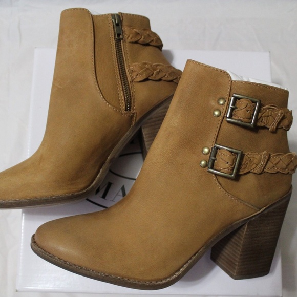 STEVE MADDEN TENDER BRAIDED STRAP COGNAC BOOTIE - Picture 1 of 4
